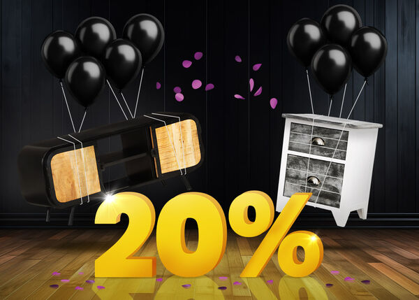 Juoda TV konsolė ir baltas &scaron;oninis staliukas su juodais balionais prie&scaron;ais ry&scaron;kiai geltoną 20% ženklą ant tamsių medinių grindų.