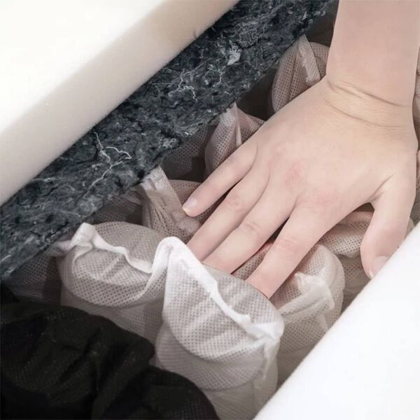 vidaXL Lova su čiužiniu ir USB i&scaron;vestimi, pilka, 90x200cm, aksomas