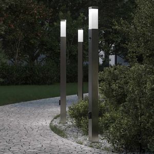 vidaXL Ap&scaron;vietimo stulpeliai su jutikliu ir lizdu, 3 vnt., 110 cm, nerūdijantis plienas, IP44