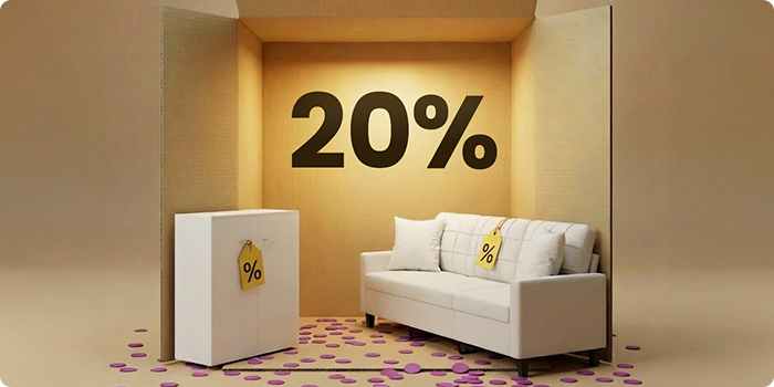 Svetainės baldų komplektas su balta sofa ir baltu daiktų laikymo baldu, pateiktas dėžės tipo ekspozicijoje, su 20% nuolaida svetainės baldams.
