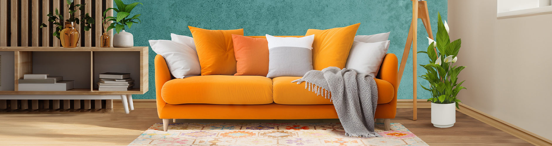 Ratano 3 dalių sofos komplektas su pagalvėlėmis ir kavos staliuku, skirtas naudoti lauke. Spustelėkite norėdami įsigyti kolekciją.